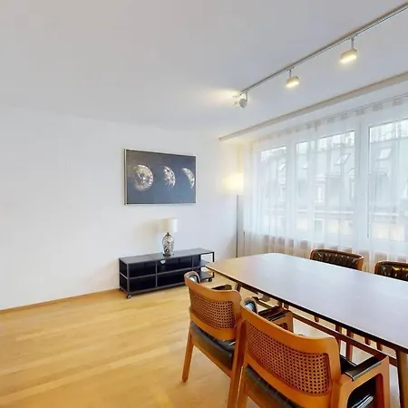 Amazing/sunny 2 Bedroom Flat In The Center شقة